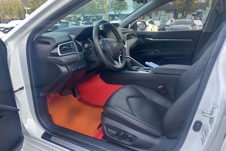 Used Toyota Camry 2021 2.0G Luxury Edition
