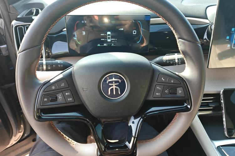 Used BYD Song Pro New Energy 2024 HONOR Edition DM-i 71KM Navigation Model
