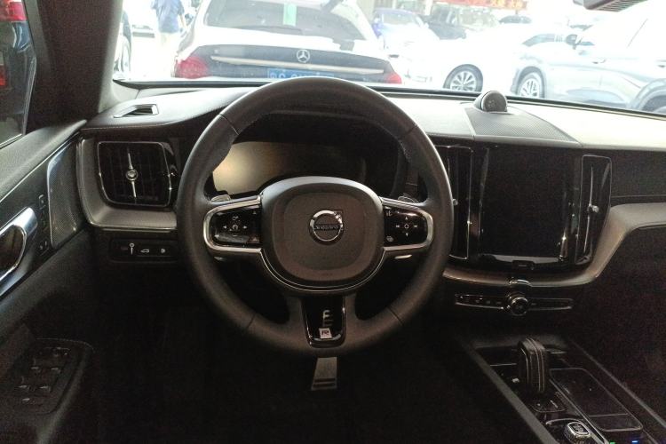 Used Volvo XC60 New Energy 2020 T8 eDrive Hybrid – Smart & Sporty Edition
