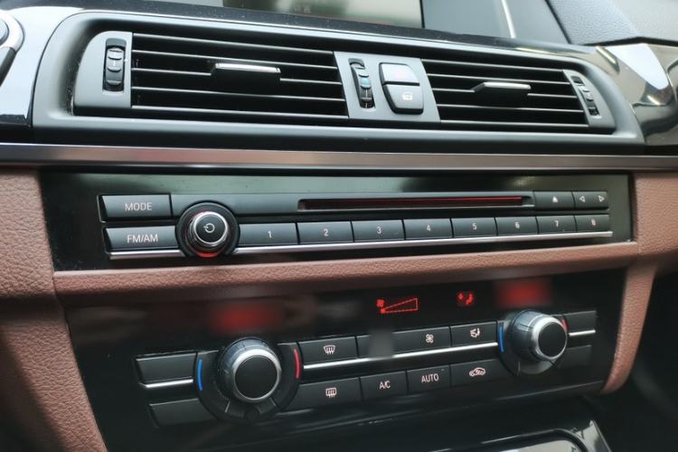 Used BMW 5 Series 2014 520Li Elegant Model
