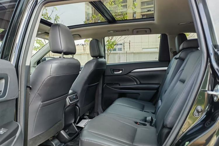 Used Toyota Highlander 2018 2.0T Four-Wheel Drive Luxury Edition 7 Seats China V Emission Standard