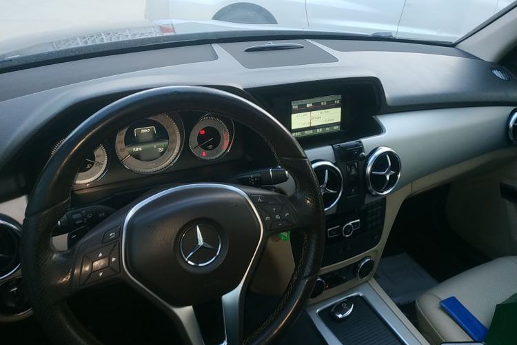 Used Mercedes-Benz GLK-Class 2013 GLK 300 4MATIC Dynamic Sunroof Model
