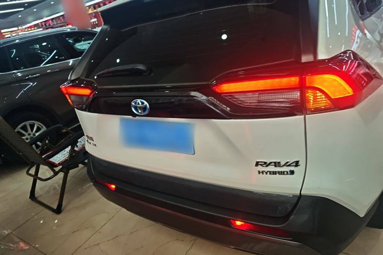 Used Toyota RAV4 2020 Dual-Engine 2.5L E-CVT Two-Wheel Drive Elite Edition
