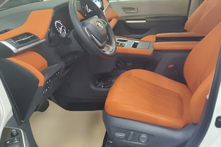 Used Toyota Granvia 2024 2.5L Hybrid Comfort Edition
