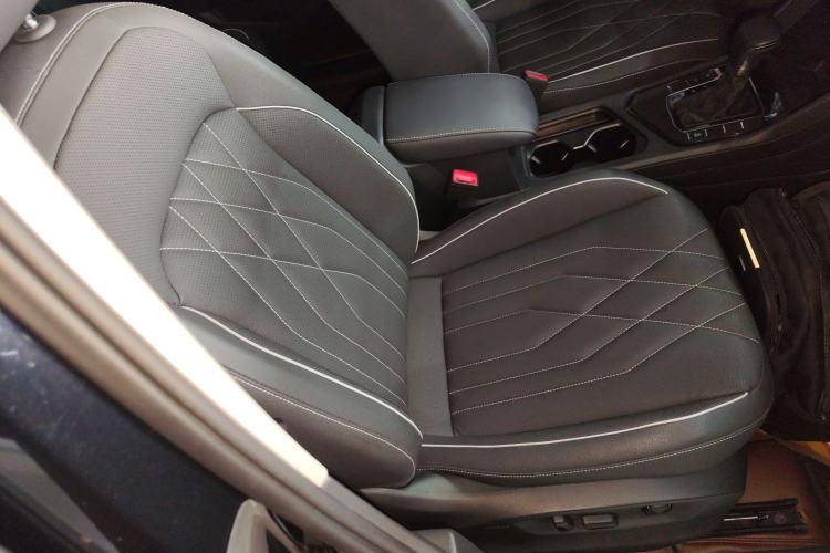 Used Volkswagen Tiguan L 2023 330TSI Automatic Two-Wheel Drive Smart Edition
