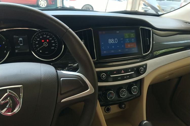 Used Baojun 730 2016 1.5T Manual Comfort Version 7 Seats