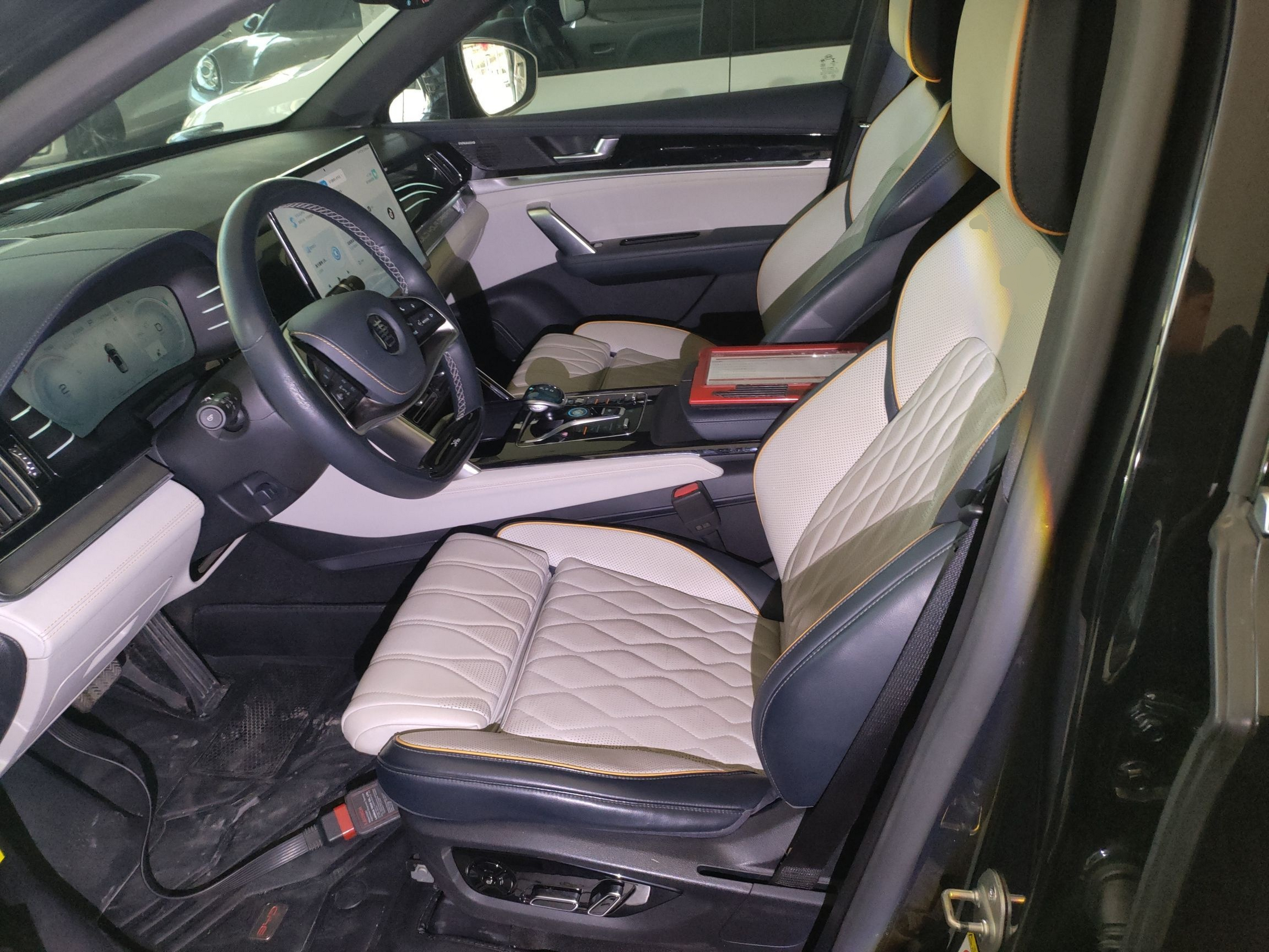 Переднее сиденье в автомобиле