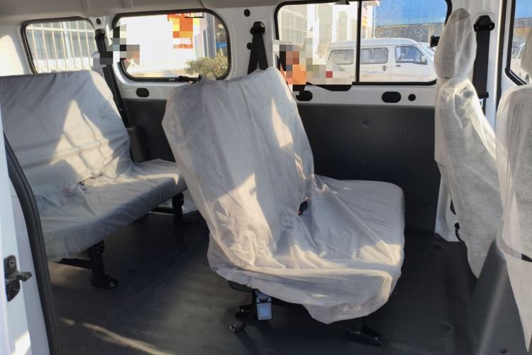 Used Wuling Yangguang 2024 300KM Comfort Version Passenger Van 75kW
