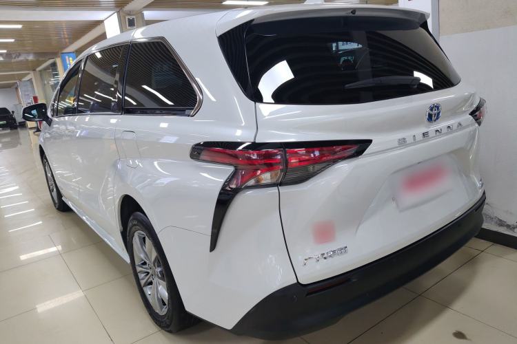 Used Toyota Sienna 2023 2.5L Hybrid Comfort Edition
