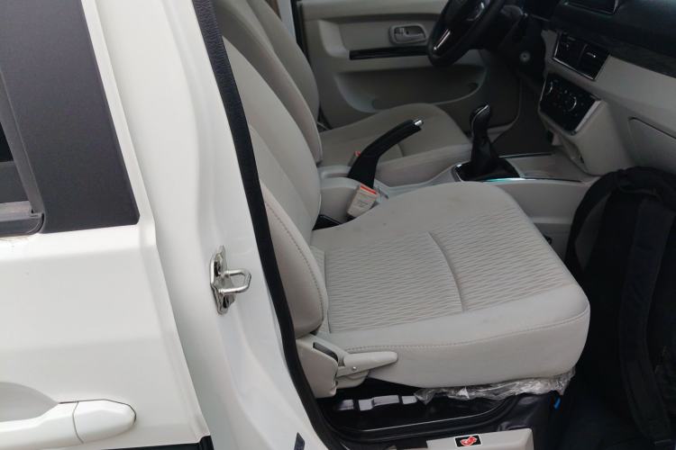 Used SRM New Haishi X30L 2025 1.5L Wealth Edition Minibus 5/6/7 Seats No Air Conditioning Double Doors
