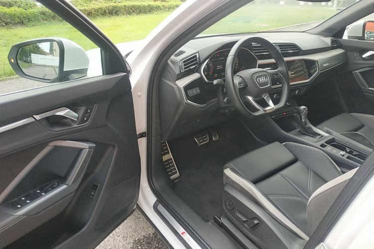 Used Audi Q3 2024 40 TFSI Fashion Dynamic Model
