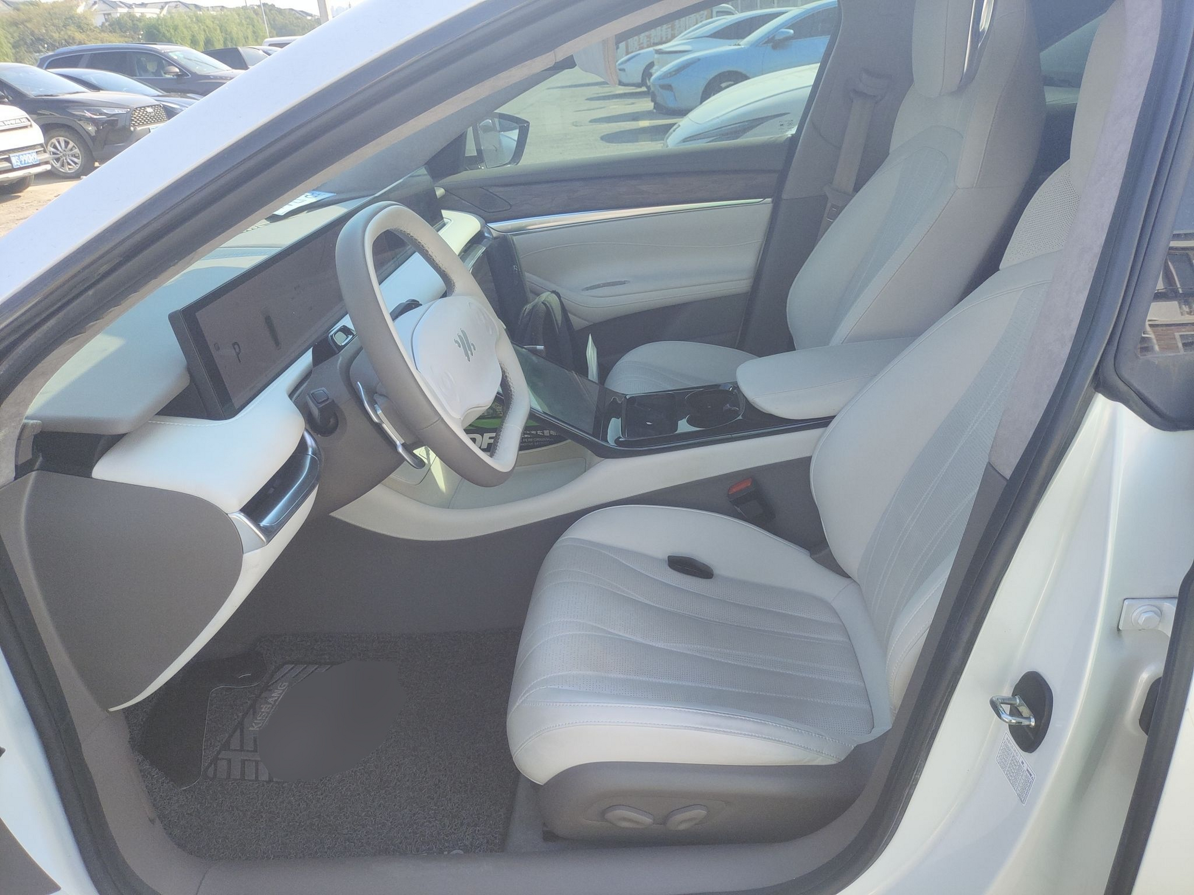 Переднее сиденье в автомобиле