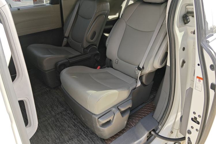 Used Toyota Granvia 2024 2.5L Hybrid Comfort Edition
