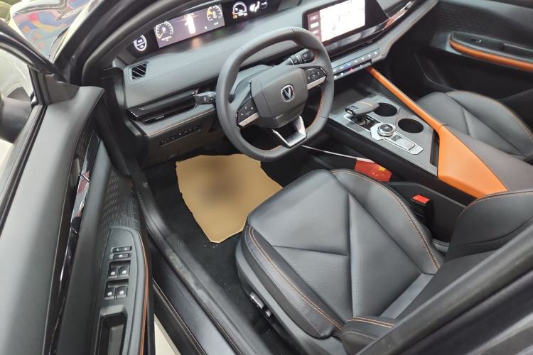 Used Changan UNI-V iDD 2023 ZhiDian iDD 1.5T 113km Smart & Fun Version