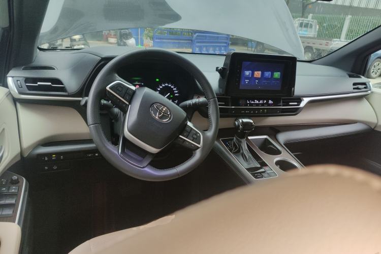 Used Toyota Sienna 2023 2.5L Hybrid Luxury Edition
