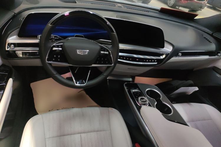 Used Cadillac LYRIQ 2022 Rear-Drive Long-Range Luxury Edition
