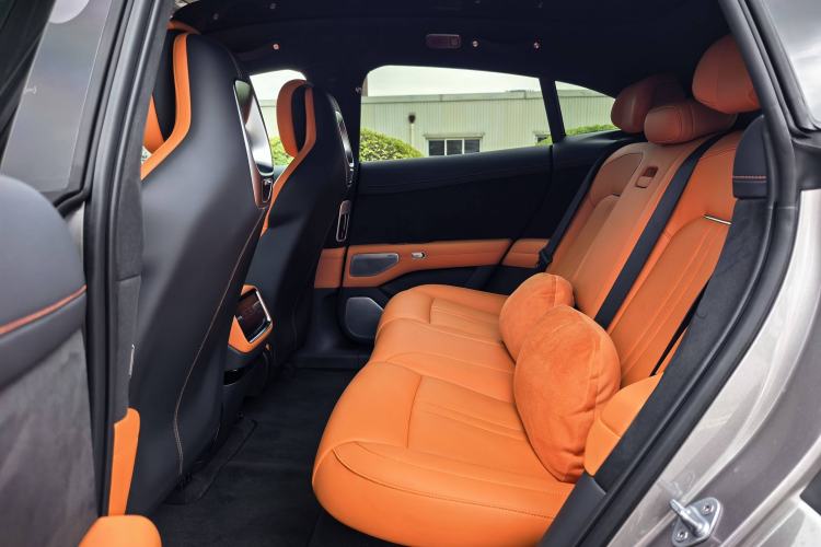 Used  YU7 2025 Ultra-Long Range High-Performance All-Wheel-Drive Max Edition
