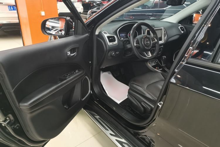 Used  Compass 2017 200T Automatic Family Edition
