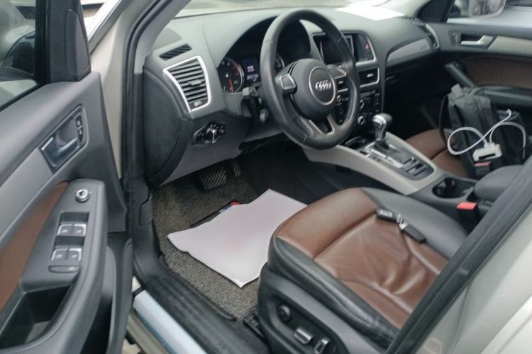 Used Audi Q5 2017 Plus 40 TFSI Ambition Model
