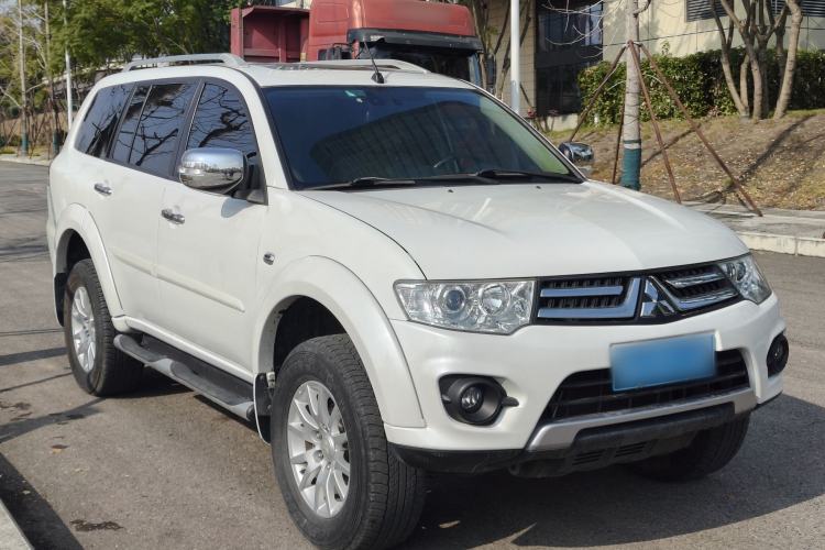 Used Mitsubishi Pajero Sport 2013 3.0L Automatic 4x4 Flagship Edition
