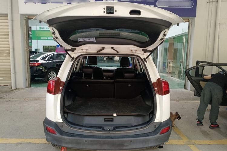 Used Toyota RAV4 2015 2.0L CVT Two-Wheel Drive Fashion Edition
