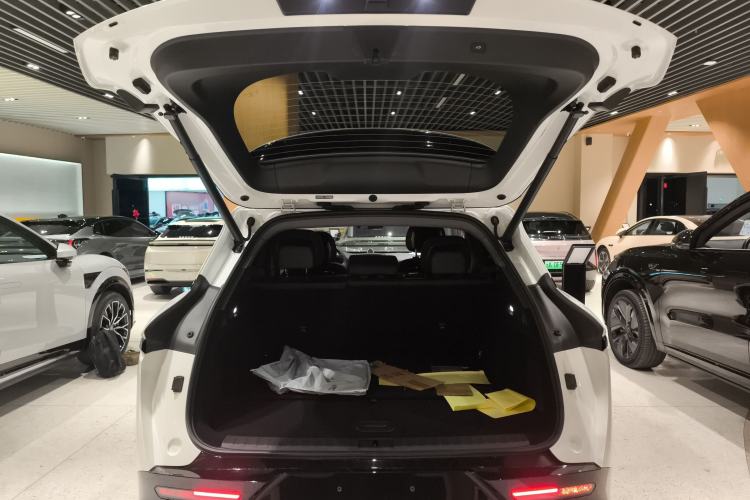 Used Zeekr 7X 2025 100 kWh Long-Range Rear-Wheel Drive with Intelligent Driving Features