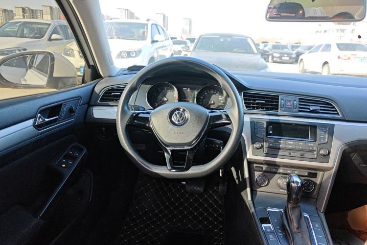 Used Volkswagen Lamando 2015 230TSI DSG Fashion Edition
