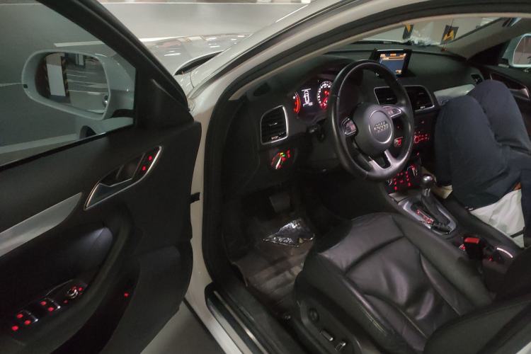 Used Audi Q3 2017 35 TFSI quattro all-wheel-drive sport model
