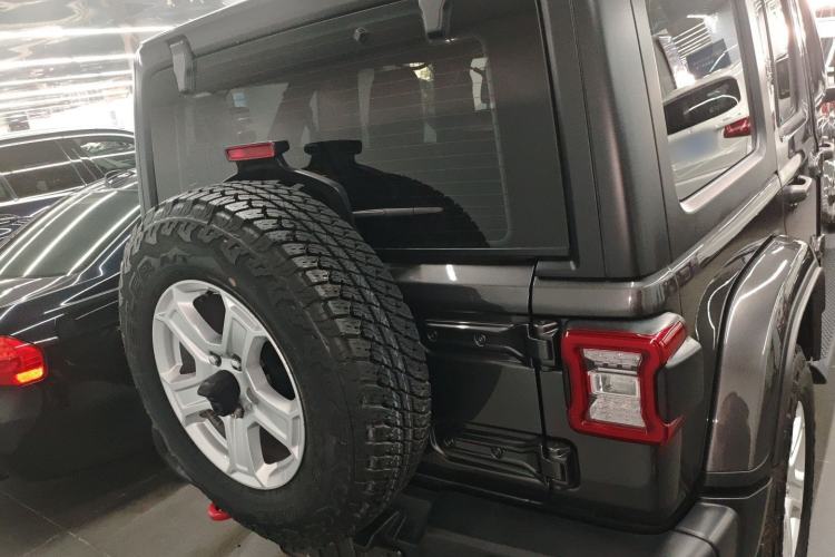 Used  Wrangler 2019 2.0T Sahara Four-Door Version China VI Emission Standard
