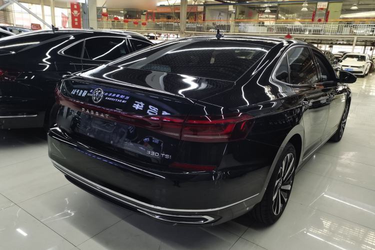 Used Volkswagen Passat 2023 Facelift 330TSI Luxury Edition
