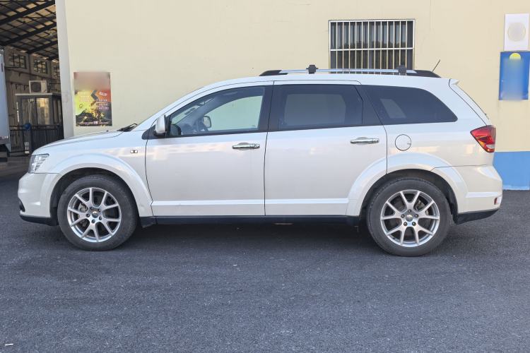 Used Dodge Journey 2013 2.4L Two-Wheel Drive Luxury Version
