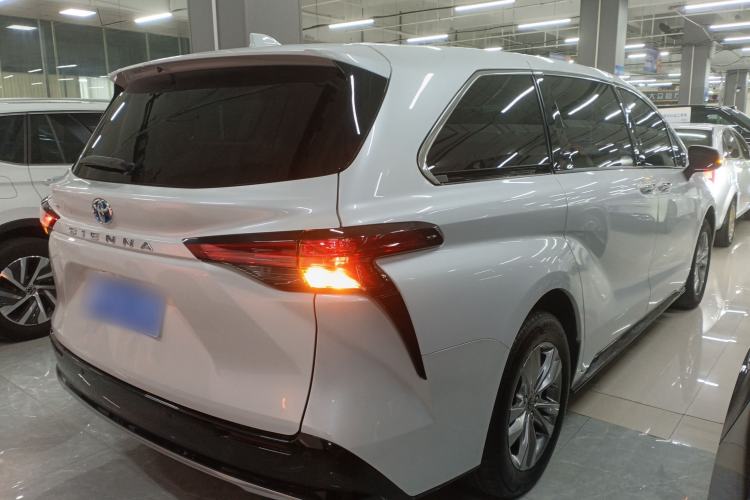 Used Toyota Sienna 2023 2.5L Hybrid Luxury Edition
