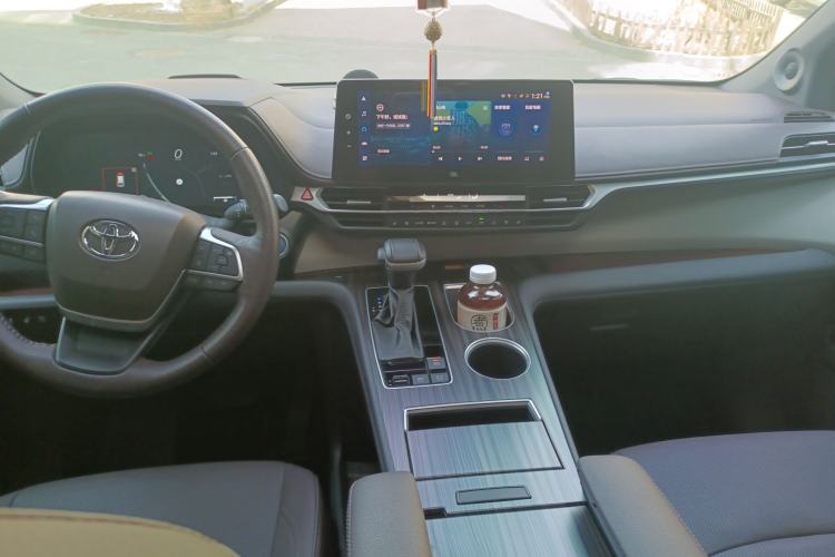 Used Toyota Granvia 2023 2.5L Hybrid Flagship VIP Edition
