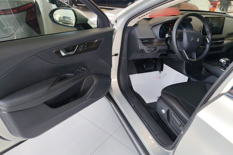 Used Hongqi E-QM5 2022 431 km Charge & Enjoy Edition
