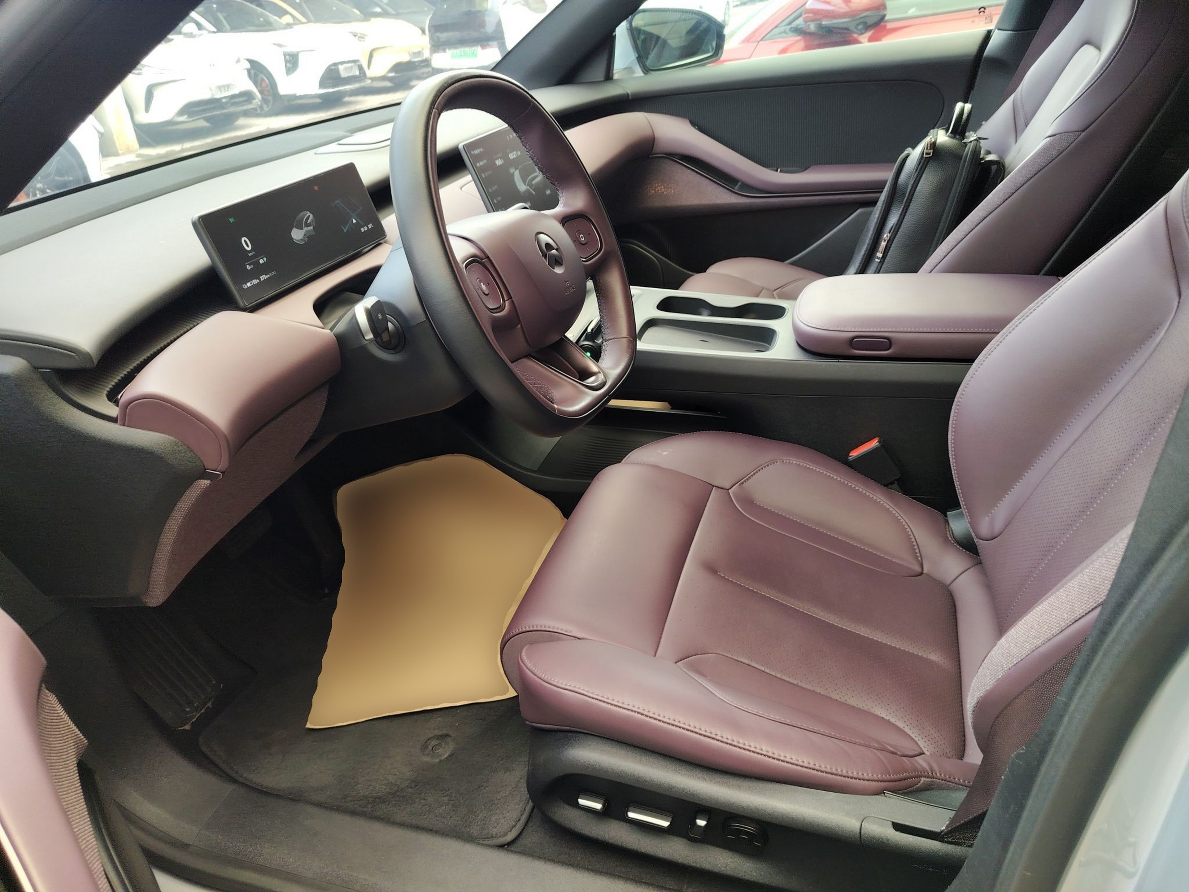 المقاعد الأمامية داخل السيارة