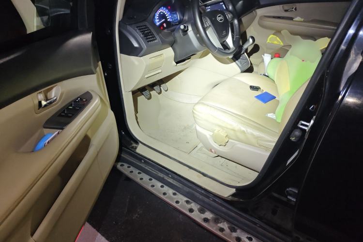 Used BYD S6 2014 2.0L Manual Luxury 5-Seater