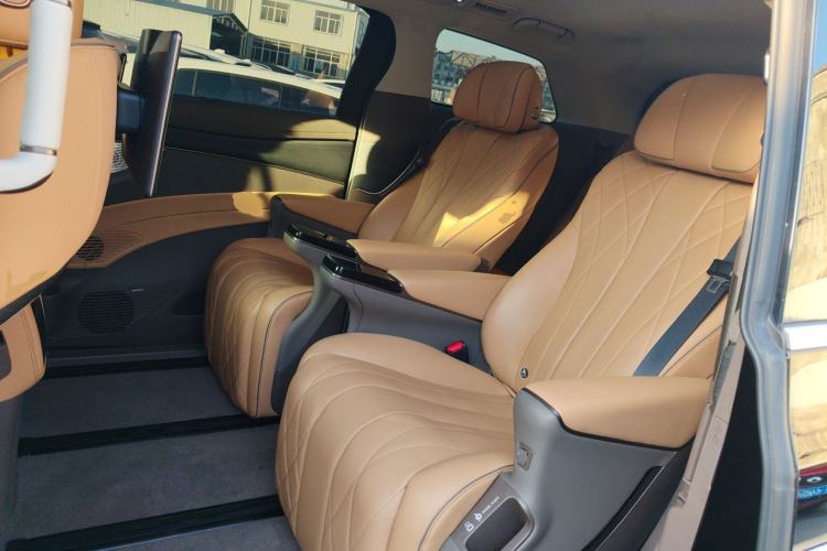 Used Denza D9 2022 DM-i 970 Four-Wheel Drive Flagship Model
