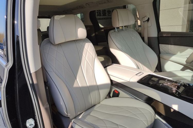 Used Denza D9 2022 DM-i 970 Four-Wheel Drive Prestige Model
