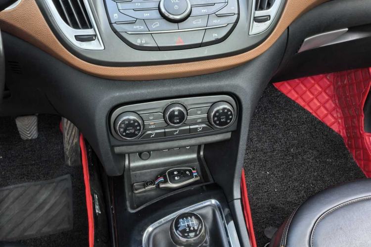 Used Soueast DX7 2015 1.5T Manual Luxury Model
