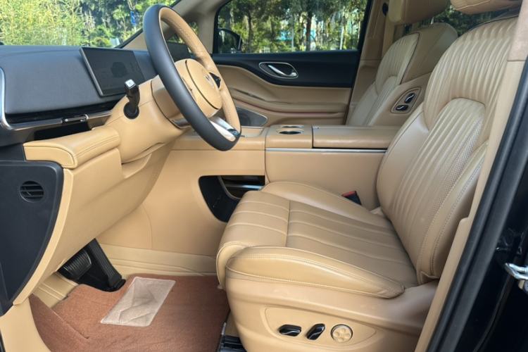 Used VOYAH Dream 2025 PHEV Four-Wheel-Drive Flagship Version – Qiankun Edition
