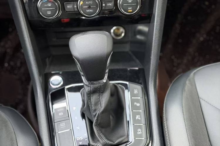 Used Volkswagen Tiguan L 2021 330TSI Automatic Two-Wheel Drive R-Line Enhanced Edition
