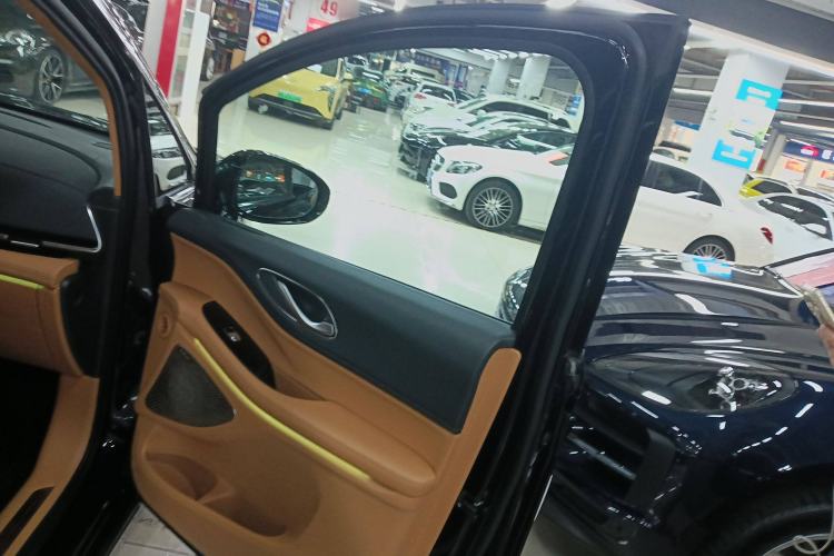 Used VOYAH Dream 2025 PHEV Four-Wheel-Drive Flagship Kunpeng Edition
