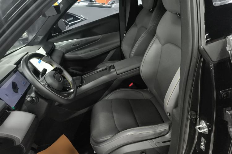 Used Lynk & Co 08 EM-P 2024 120km Long-Range Plus
