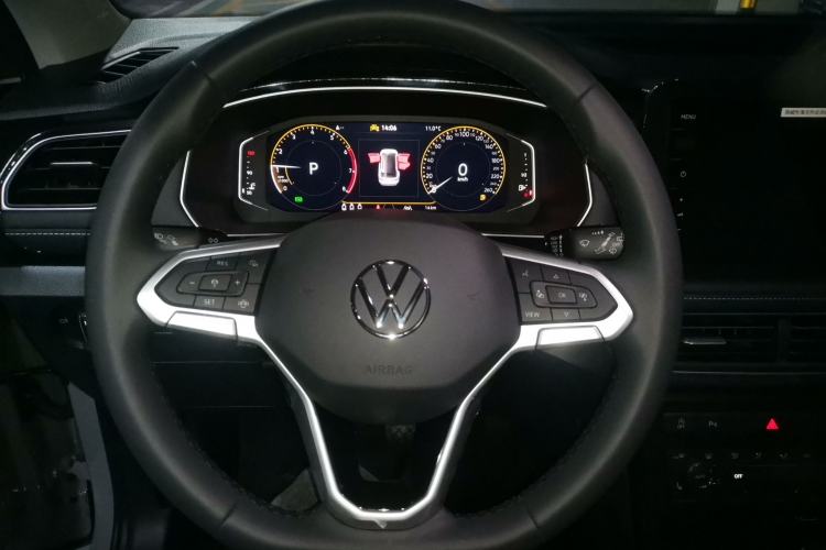 Used Volkswagen Tharu 
