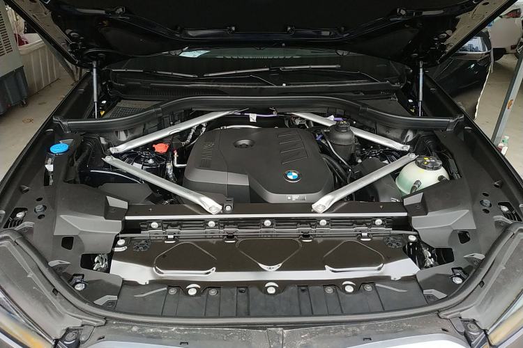 Used BMW X5 2023 xDrive 30Li Luxury M Sport Package
