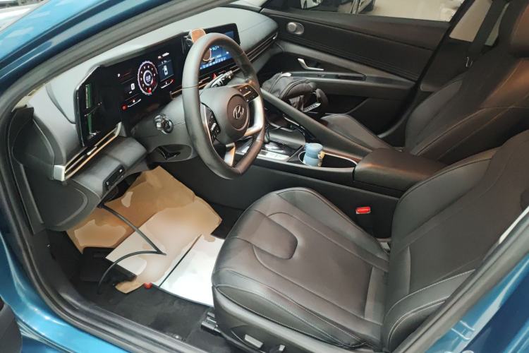 Used Hyundai Elantra 2021 1.5L CVT LUX Prestige Edition
