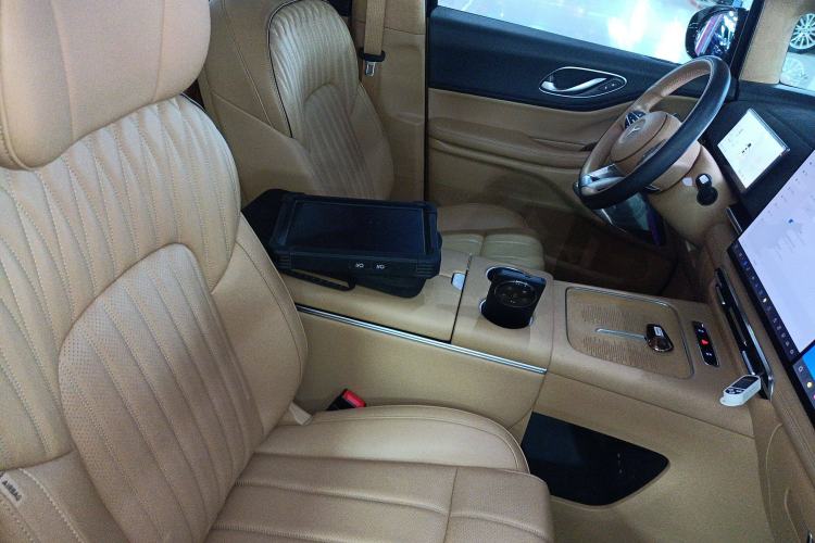 Used VOYAH Dream 2025 PHEV Four-Wheel-Drive Flagship Kunpeng Edition
