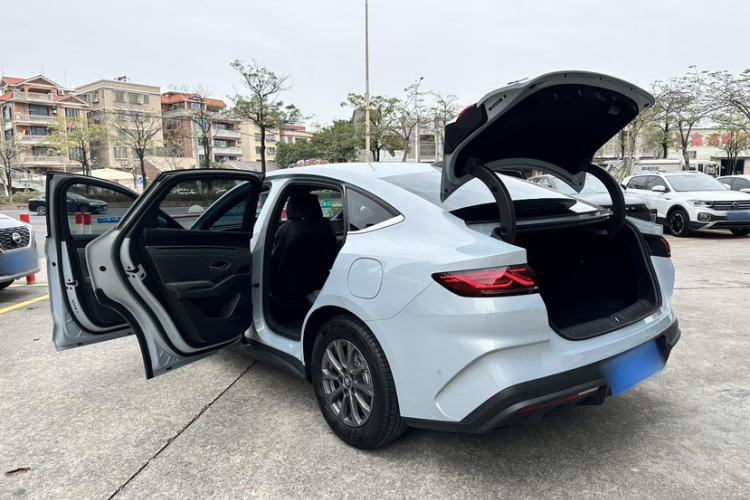 Used BYD Qin L 2025 DM-i Smart Drive 80KM Leading Model