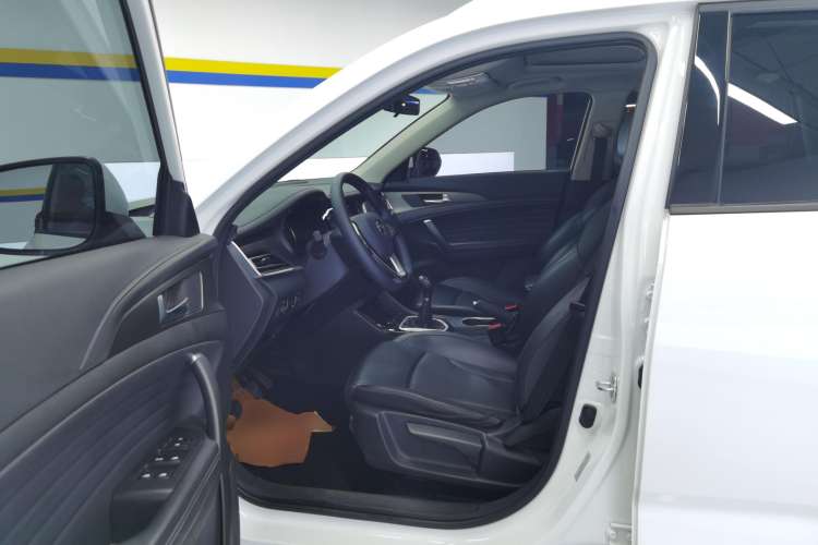 Used Changan CS35PLUS 2021 Revised Version Glory Million Edition 1.6L Manual Luxury Edition
