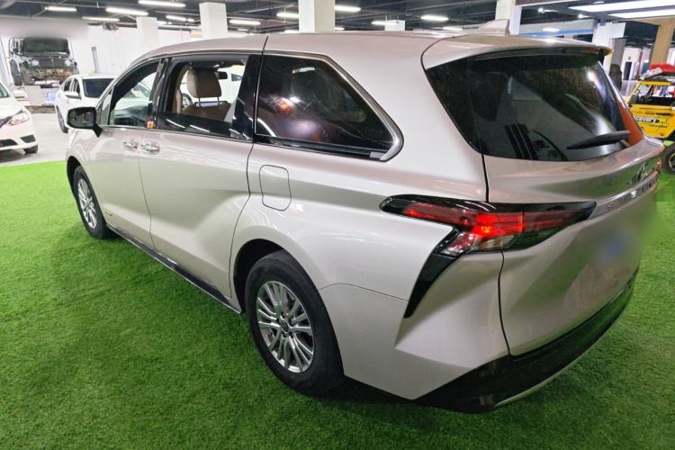 Used Toyota Sienna 2021 2.5L Hybrid Luxury Edition
